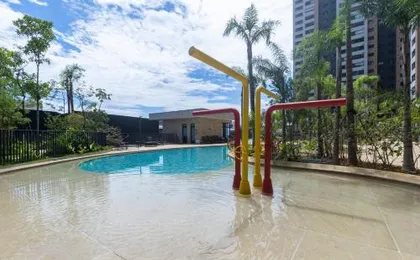 Moderno PrÃ³ximo ao MetrÃ´ Piscina estilo praia Churrasqueira