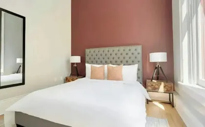 3 Units Steps to Bourbon St & the French Quarter The Harlequin by Avantstay