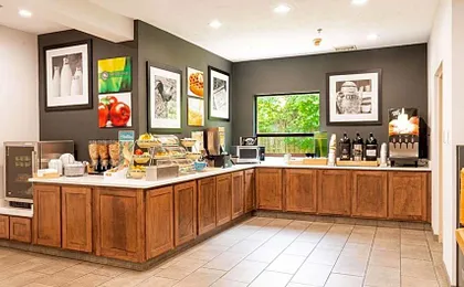 Quality Inn & Suites Oakwood Village - Cleveland South