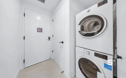 Heart of Downtown-1BR with Skyline Views