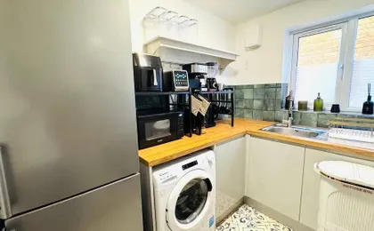 Elizabeth Line - Parking - Wifi - Sleeps 4