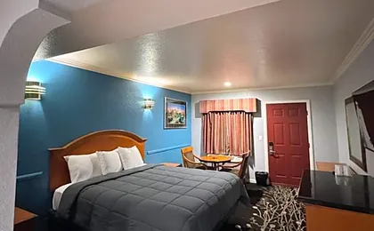 Sunset Inn & Suites
