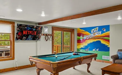 Fam-friendly Cabin Mins 2 Beach Ski w Hot Tub
