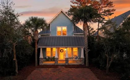 🌴 Private Backyard Minutes to 30A + Beaches Golf Cart + Bikes The Little Blue Beach House by Avantstay