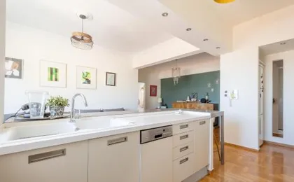 Three-Bedroom Apartment Mitropoleos Square