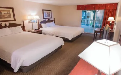Grand Hinckley Inn