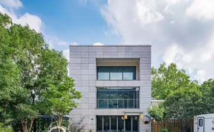 Xunrong House