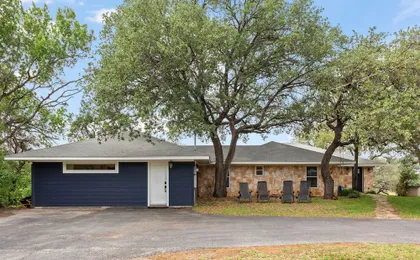 Secluded Hill Country Getaway: Hot Tub, Swim Spa and Beautiful Views