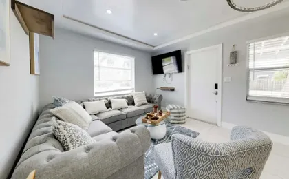 Patio & Heated Swim Spa Access: Home in Hollywood