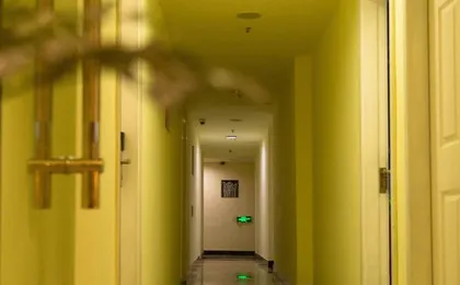 Xiangru Chain Hotel (Shanghai Caogen