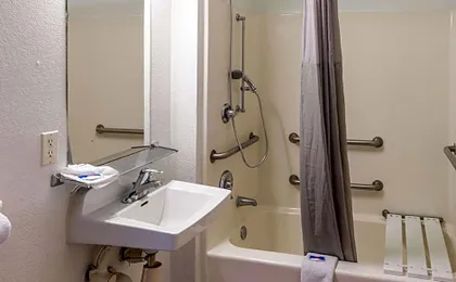 Motel 6-Bakersfield, CA - East
