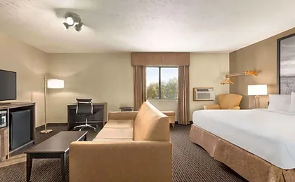 Super 8 by Wyndham Lincoln North