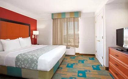 La Quinta Inn & Suites by Wyndham Colorado Springs South AP