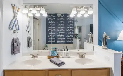 Nautical-inspired Lakefront Unit w/ Awesome Views