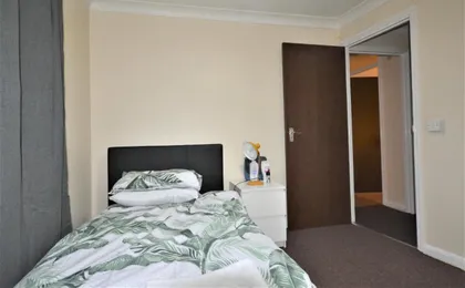 London Zone 2 Lovely 4 Bedroom Apartment - 3 Trowbridge Road
