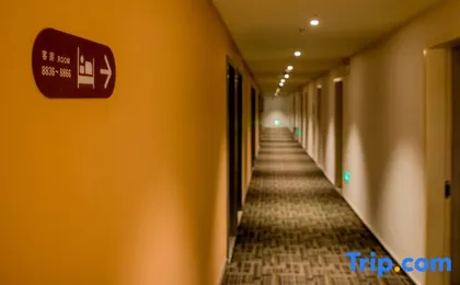 Pod Select Hotel (Shanghai Shuichan West Road Pedestrian Street)