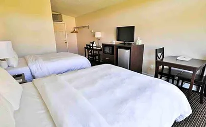Nader's Motel & Suites