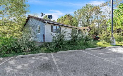 Peaceful Pet Friendly Chesapeake Escape 4 Bedroom Home