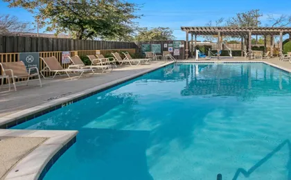 La Quinta Inn & Suites by Wyndham DFW Airport South / Irving