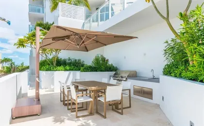 Top Fort Lauderdale Condo 9th Floor - Private and Sanitized, Hotel Amenities, Free Parking for Stays Over 27 Days, 400 ft From the Beach. Hosted by Super Host!