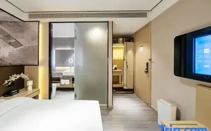 Wanhe Zhizhen Hotel (Shanghai Sun Moonlight Dapuqiao Subway Station)