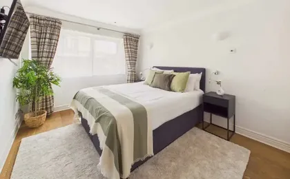 Charter Luxe - Covent Garden - By Frankie Says
