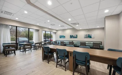 La Quinta Inn & Suites by Wyndham Nashville Airport/Opryland