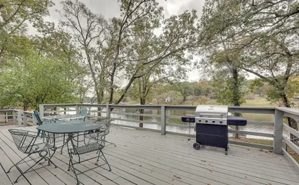Spacious Hot Springs Lakehouse on Lake Hamilton!