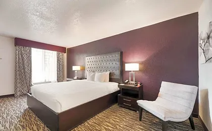 Clarion Inn & Suites Across From Universal Orlando Resort