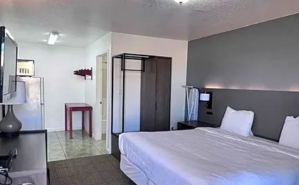 OYO Garden Inn and Suites Pearsall I-35 East