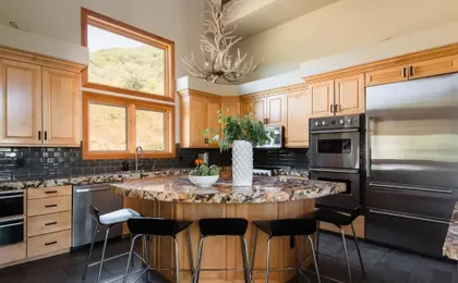 Sleeps 16! Modern Mountain Escape w/ Hot Tub Mason by Avantstay