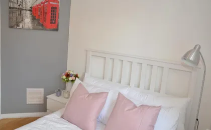 Croydon Apartment with Parking