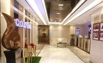 Yunjia apartment (Guangzhou Tianhe East Station Huashi subway station store)