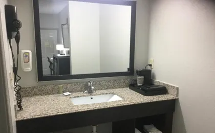 Muskogee Inn & Suites