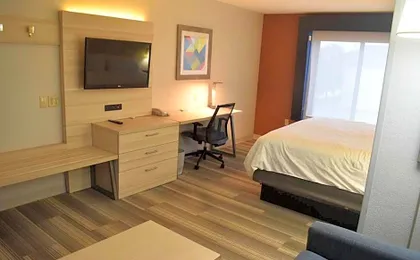 Holiday Inn Express Hotel & Suites McPherson By IHG