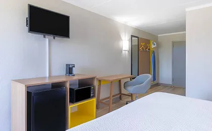 Days Inn & Suites by Wyndham Fayetteville NW Ft Bragg