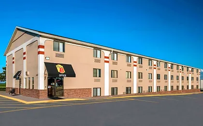 Super 8 by Wyndham Lincoln West