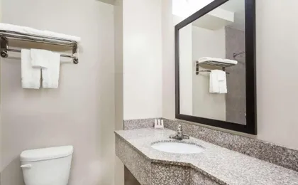 Days Inn & Suites by Wyndham Jamaica JFK Airport