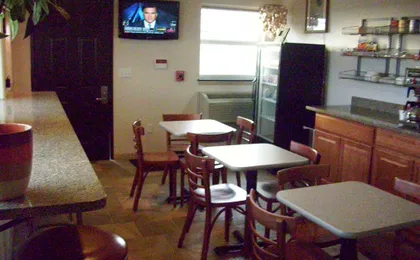 Price Pointe Inn