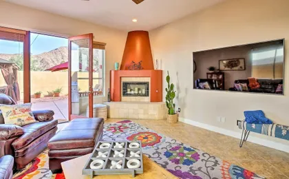 222396 3BR Escape w/ Fire Pit: 1 Mi to Old Town