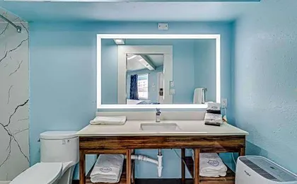 Seaside Boutique Hotel, Waves At Your Doorstep