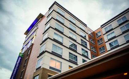 Holiday Inn Express & Suites Louisville Downtown