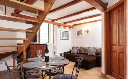 Amoret Apartments