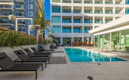 @marbella Lane - Chic 2BR Penthouse w/ Ocean Views