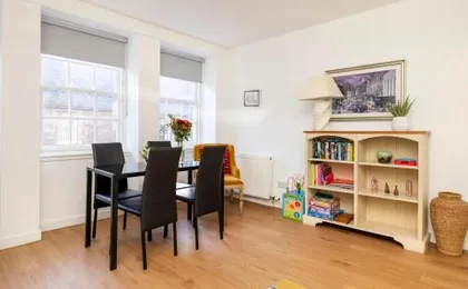 Edinburgh Central 2-Bedroom Old Town Apartment on Royal Mile