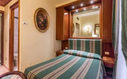 Raeli Hotel Lux