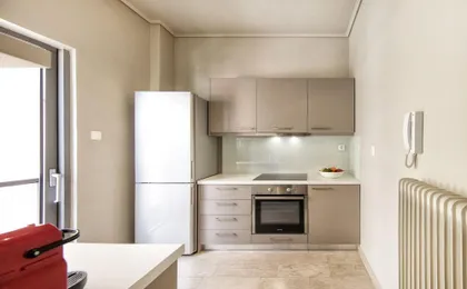 Elegant And Airy Apartment One Stop From City Center by Villarentalsgr