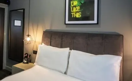 Hotel 105 by Hillcrest Hotel