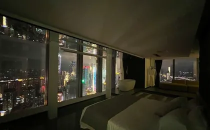 Yicheng High-altitude River View Homestay (Chongqing Hongyadong Chaotianmen Square)