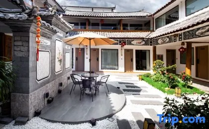 Shuishang Naxi Courtyard Traditional Designer Artistic Villa (The Old Town of Lijiang)